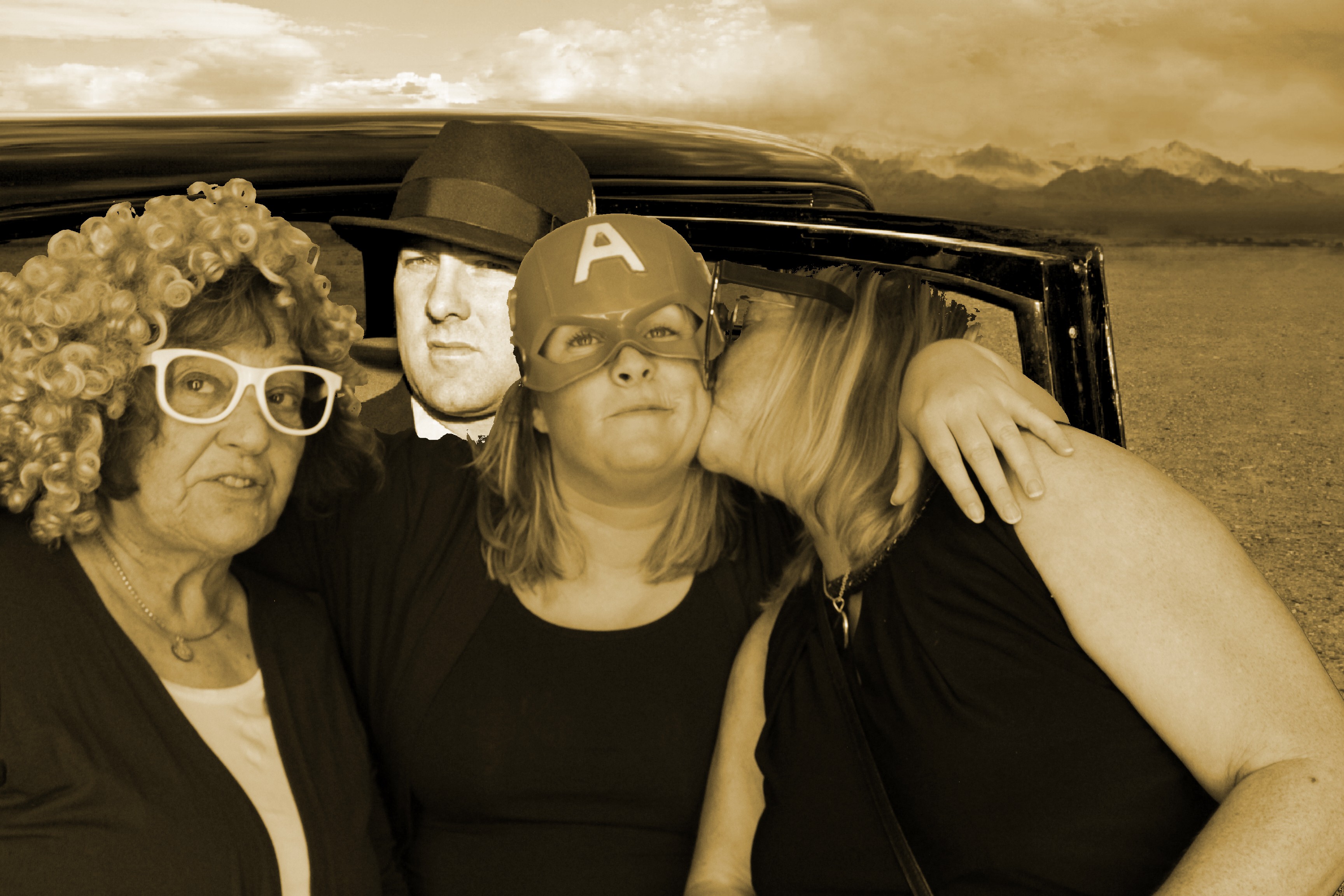 Helen’s 40th Birthday | View more photos from the event at gallery.myphotoboothexperience.co.uk/u/MyPhotoBoothExperienceLtd/Helen’s-40th-Birthday